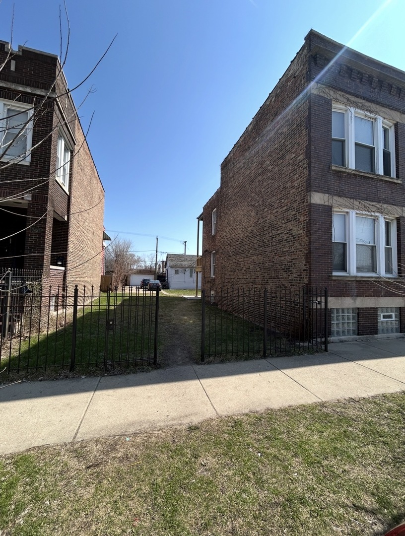 7459 South Champlain Avenue Chicago IL 60619