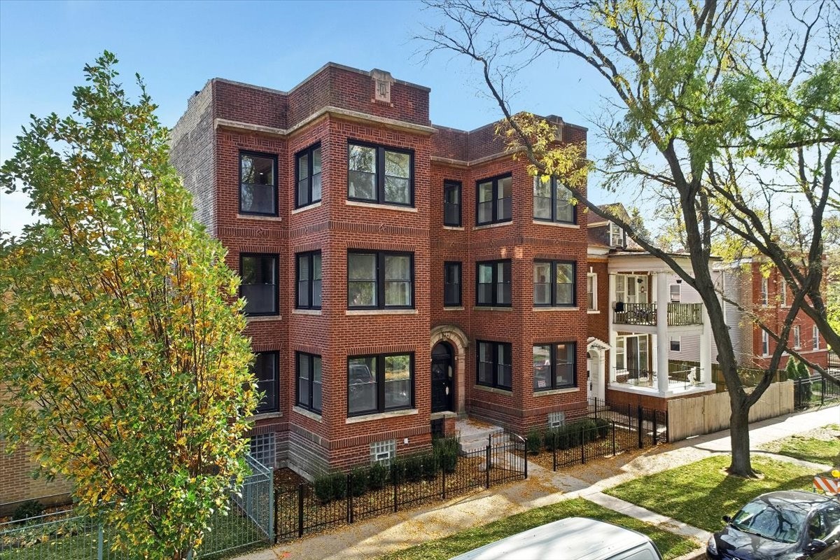 6355 North Paulina Street Chicago IL 60660