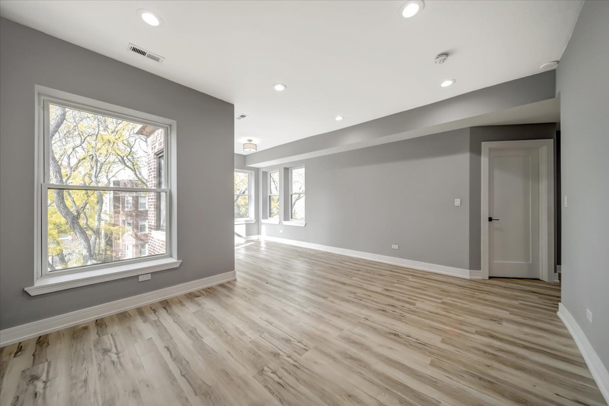 6355 North Paulina Street Chicago IL 60660