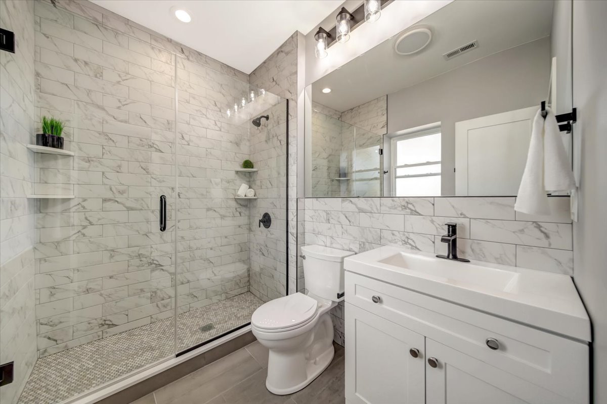 6355 North Paulina Street Chicago IL 60660