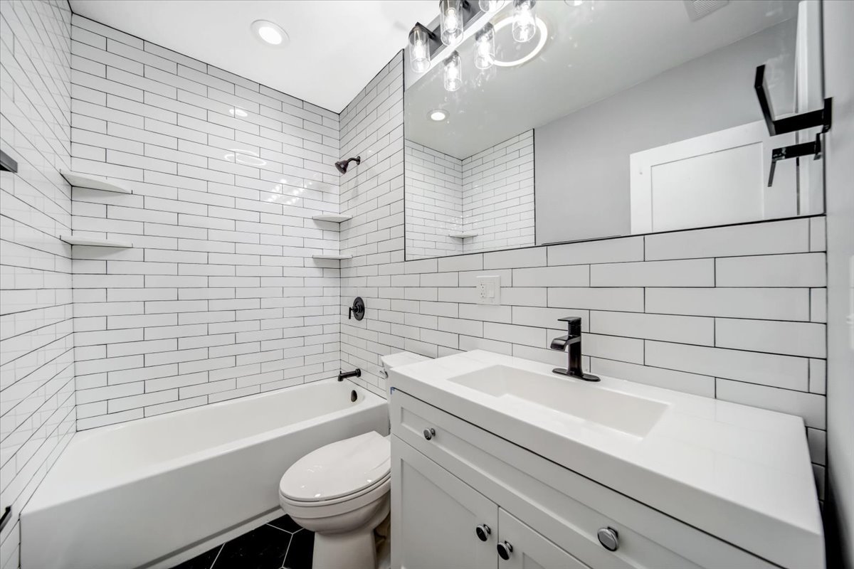 6355 North Paulina Street Chicago IL 60660
