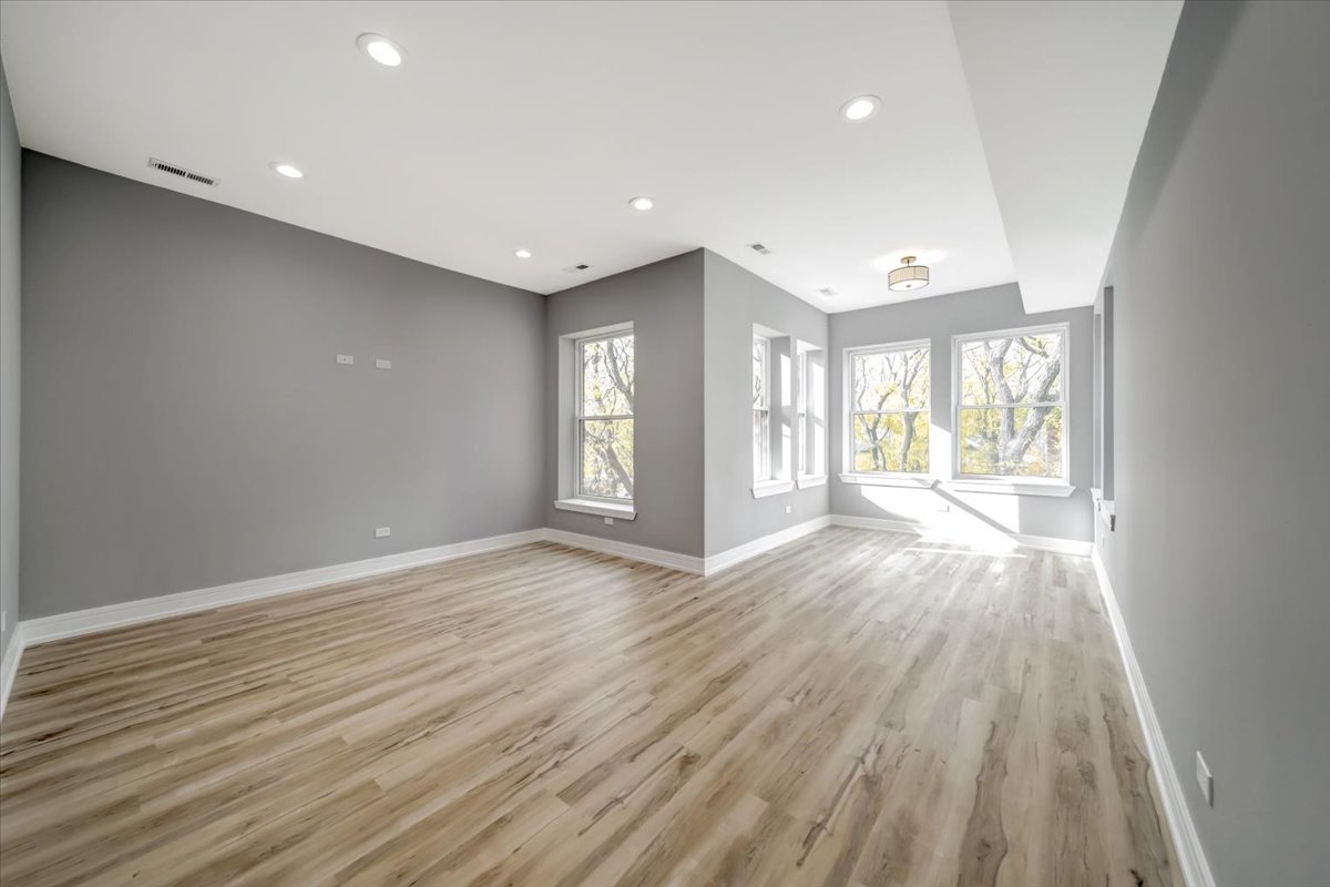 6355 North Paulina Street Chicago IL 60660