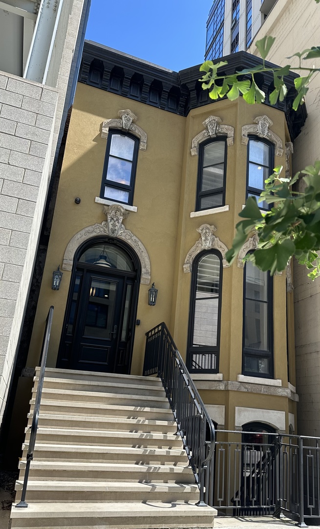 154 West Superior Street Chicago IL 60654