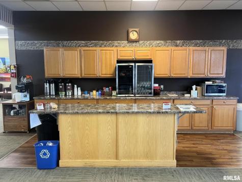 1624 Avenue Of The Cities Avenue Moline IL 61265