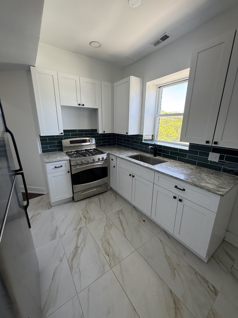 6915 South Peoria Street Chicago IL 60621