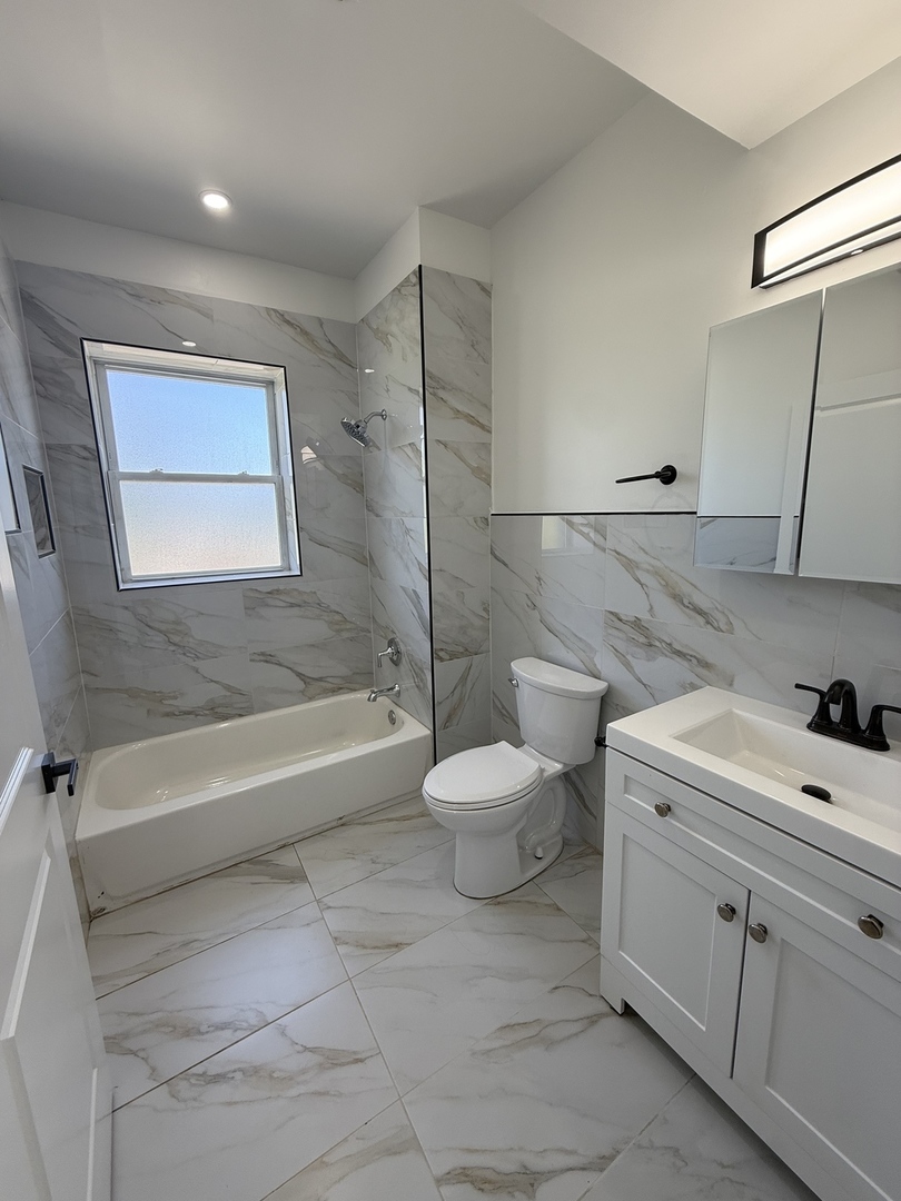 6915 South Peoria Street Chicago IL 60621