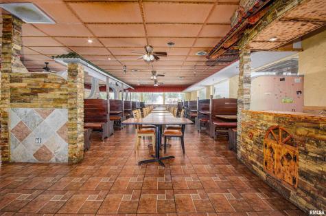 1407 West Main Street Salem IL 62881