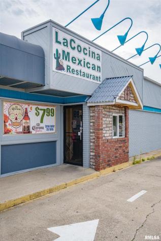 1407 West Main Street Salem IL 62881