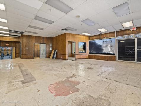 211 South Milwaukee Avenue Libertyville IL 60048