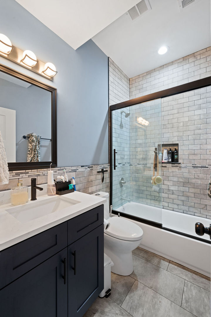 5940 West Montrose Avenue Chicago IL 60634