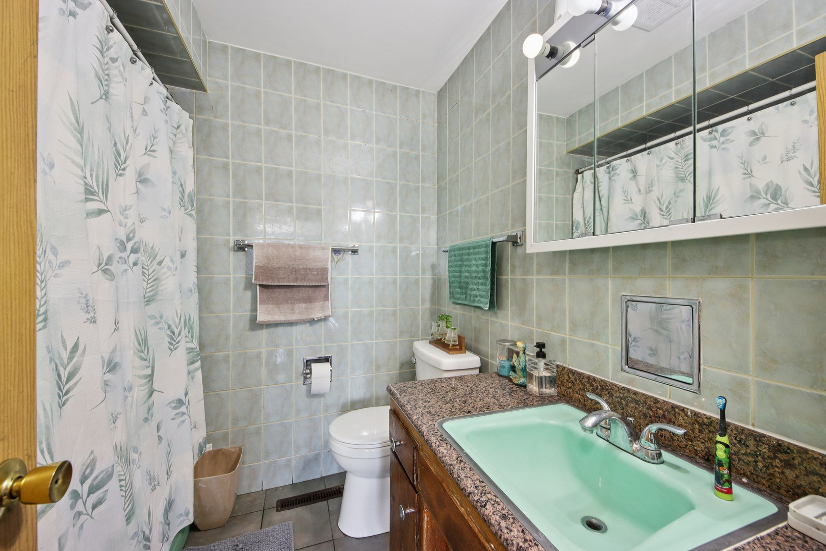 5037 West Diversey Avenue Chicago IL 60639