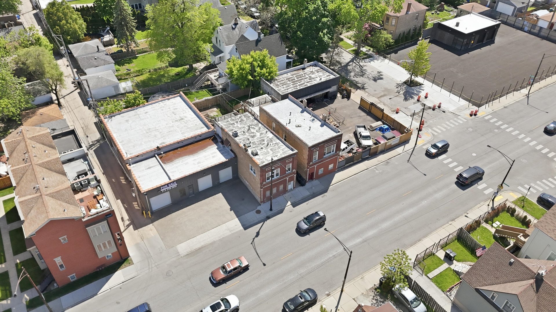 4263 West Montrose Avenue Chicago IL 60641