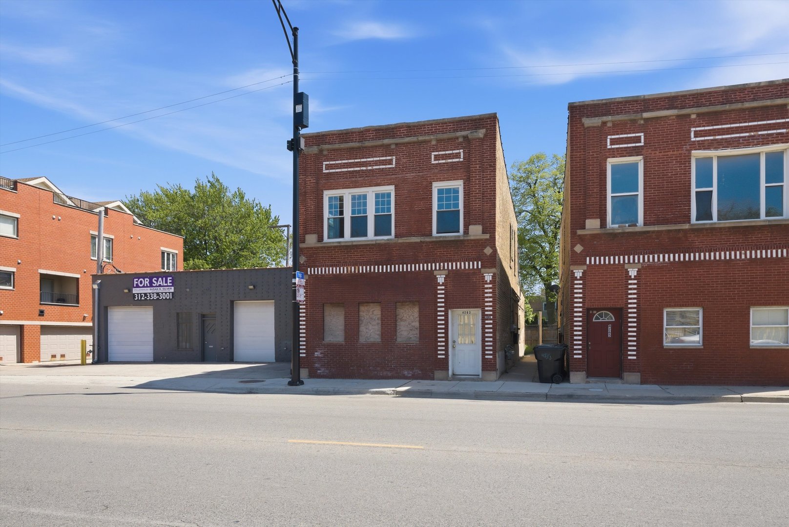 4263 West Montrose Avenue Chicago IL 60641