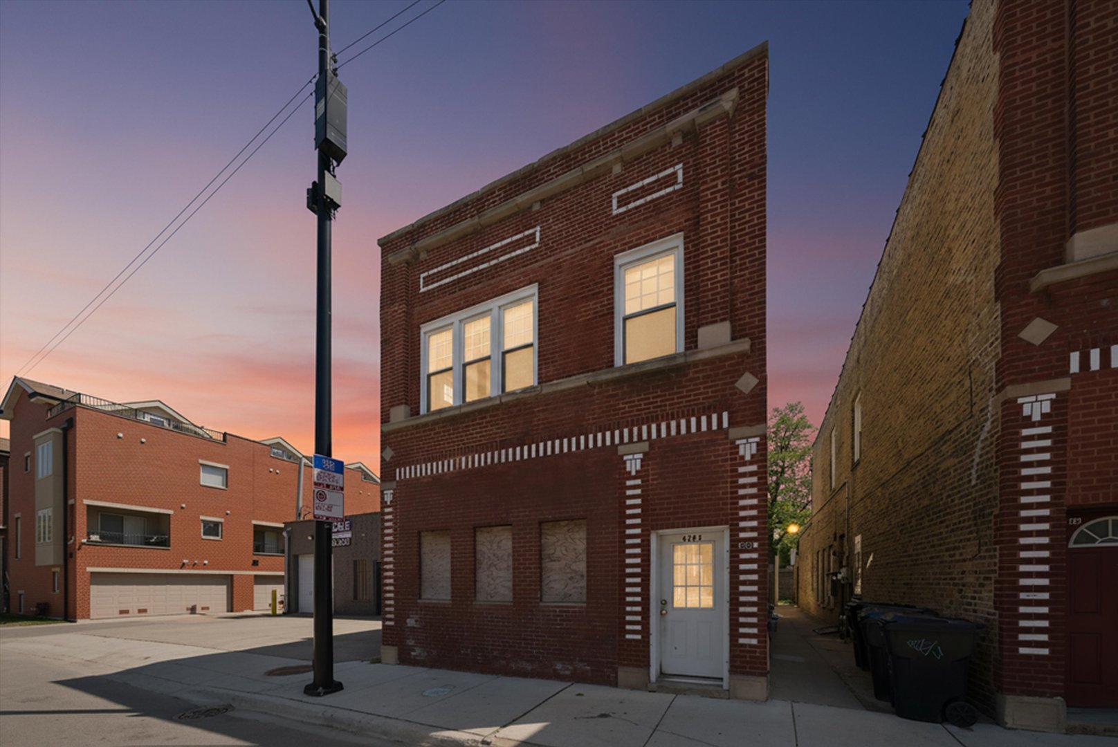 4263 West Montrose Avenue Chicago IL 60641