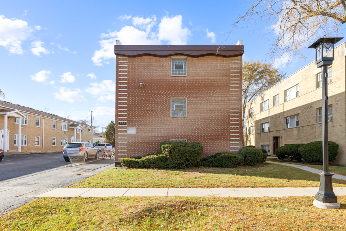 528 North Ardmore Avenue Villa Park IL 60181