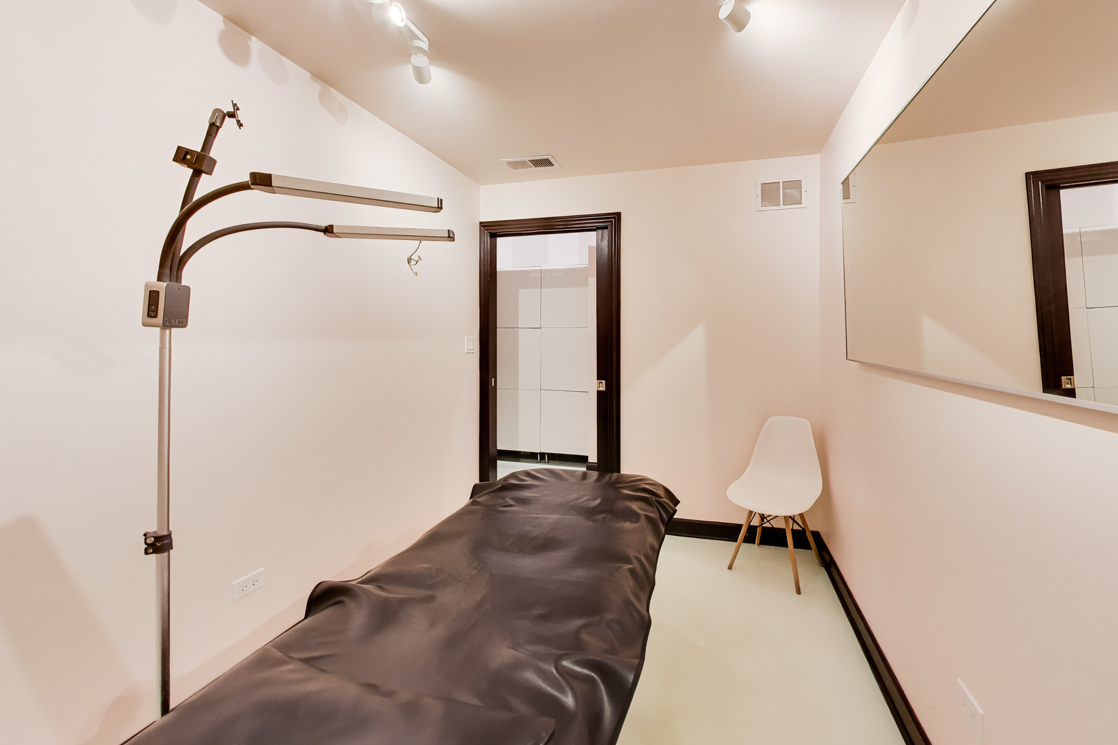 2108 West Roscoe Street Chicago IL 60618