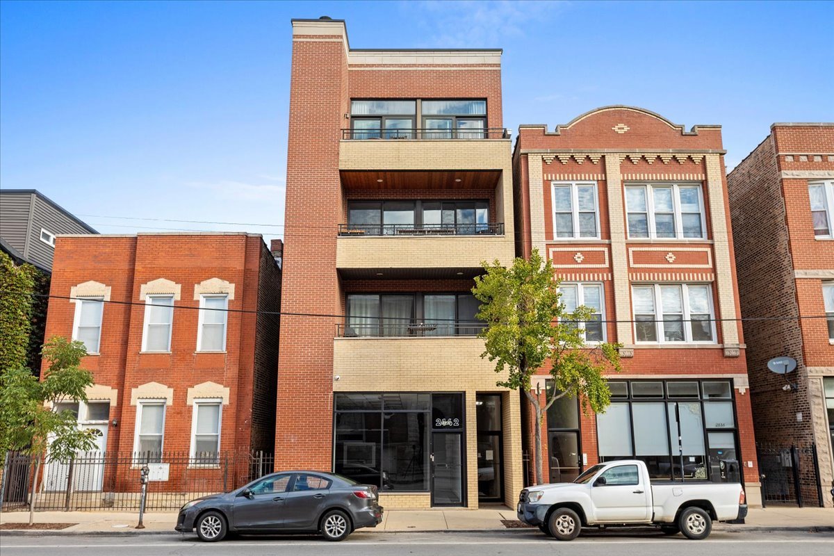 2142 West Chicago Avenue Chicago IL 60622