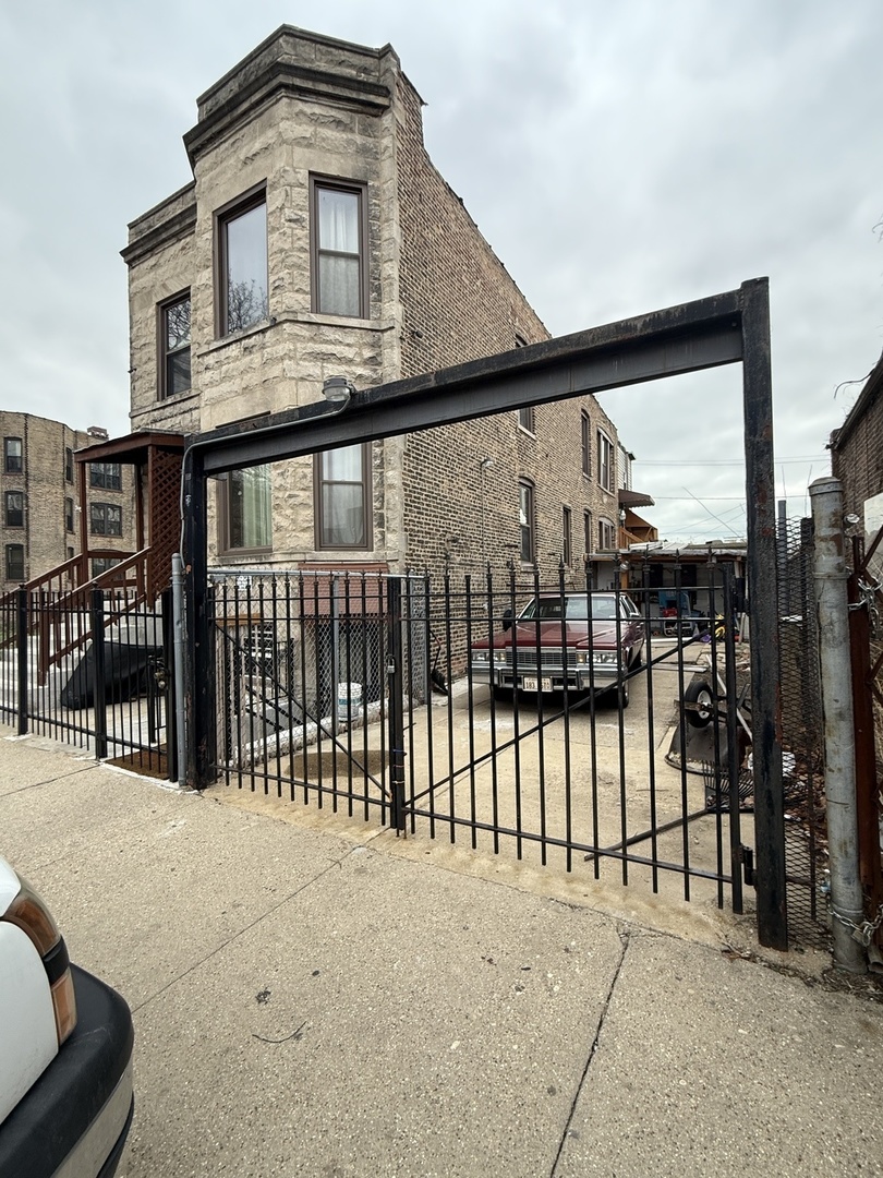 6049 South Champlain Avenue Chicago IL 60637