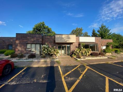 2121 1ST Street Moline IL 61265