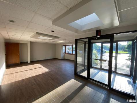 2121 1ST Street Moline IL 61265