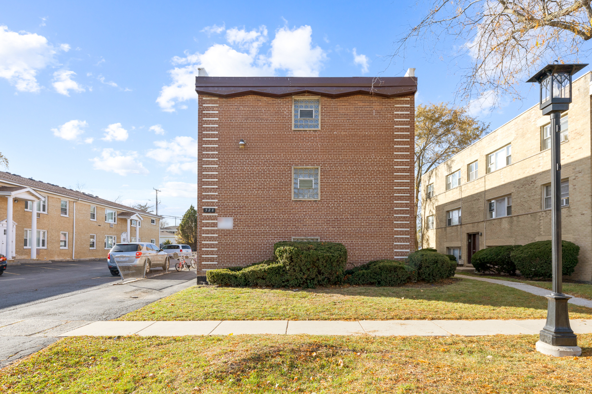 528 North Ardmore Avenue Villa Park IL 60181
