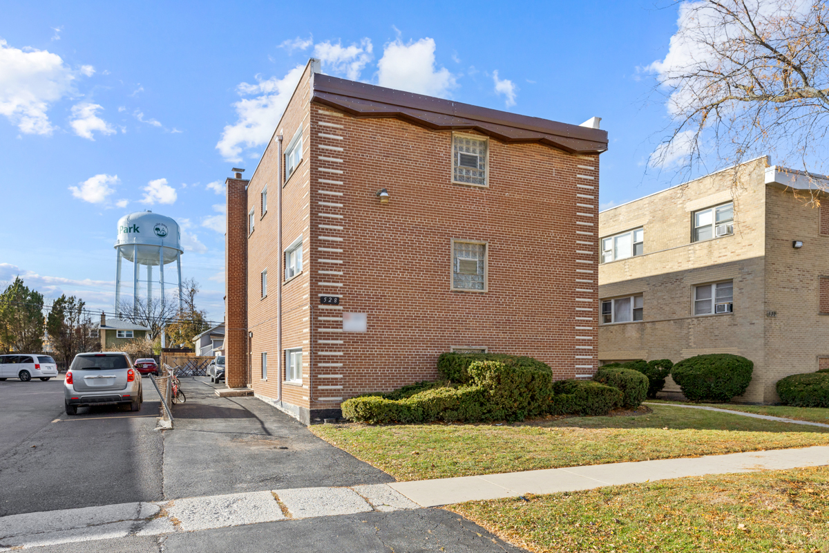 528 North Ardmore Avenue Villa Park IL 60181