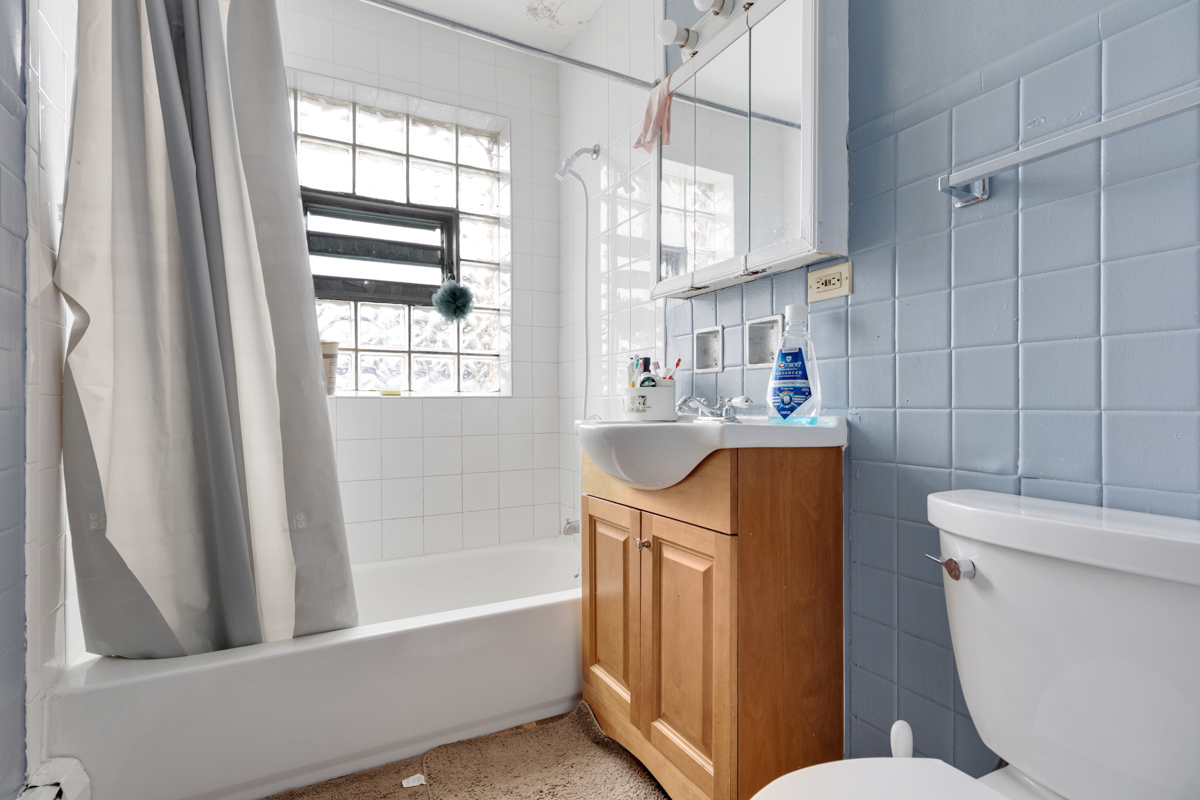 528 North Ardmore Avenue Villa Park IL 60181