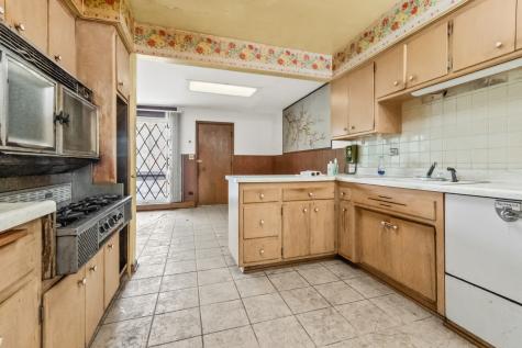 2544 East 83rd Street Chicago IL 60617