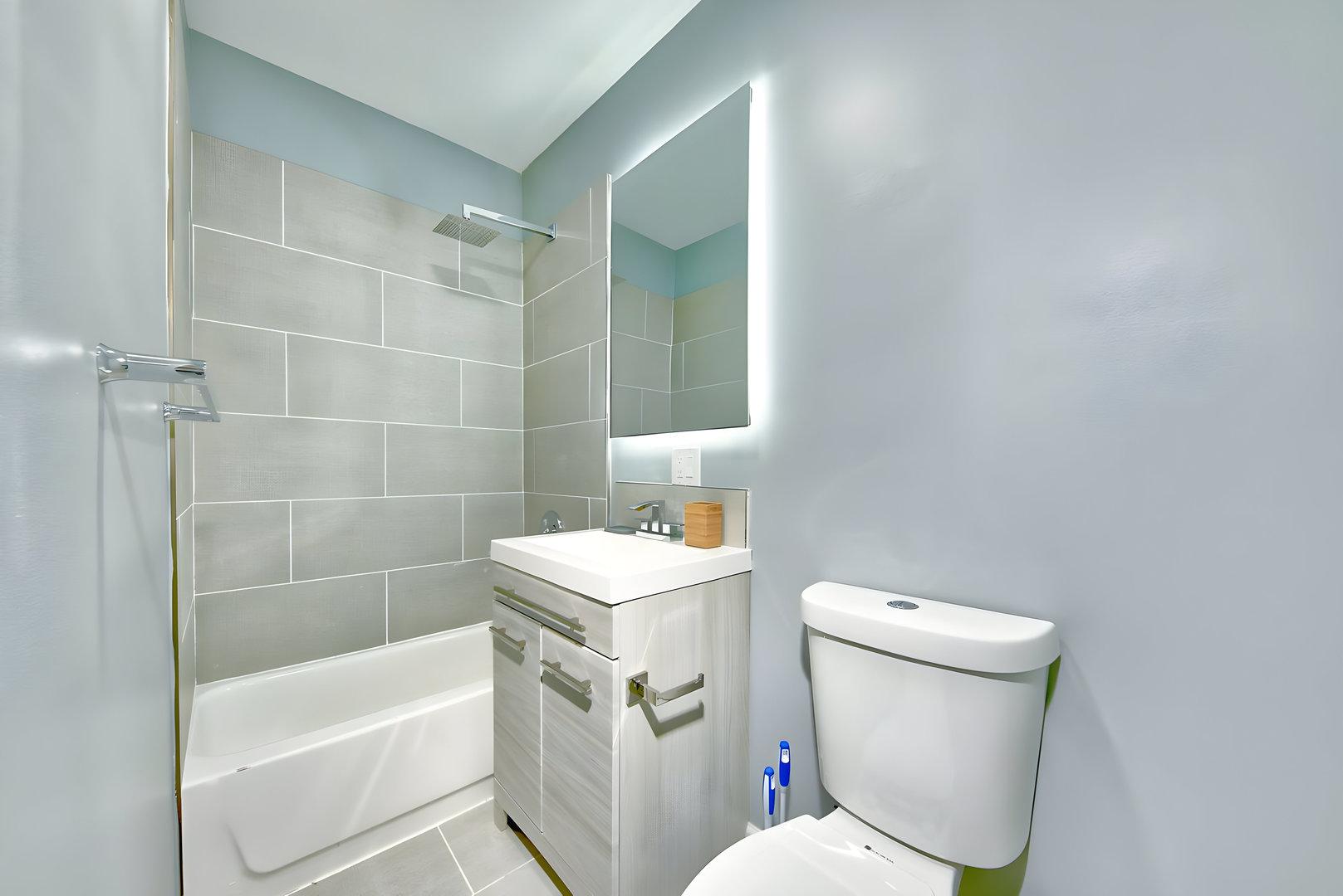 460 West 28th Place Chicago IL 60616