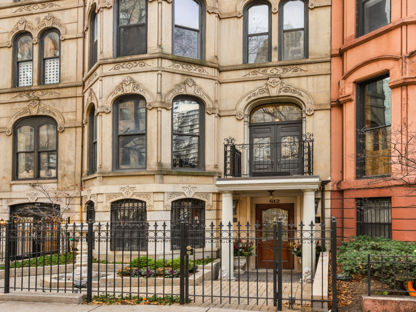 812 North Dearborn Street Chicago IL 60610