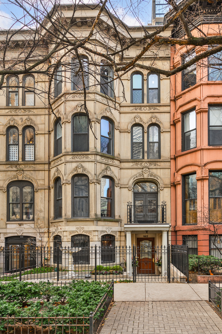 812 North Dearborn Street Chicago IL 60610