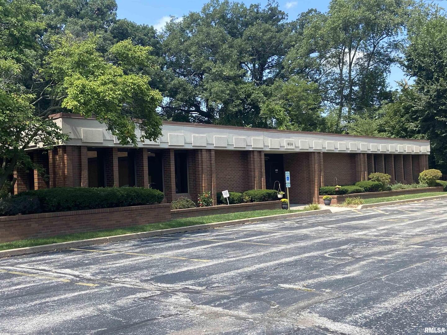 609 35TH Avenue Moline IL 61265