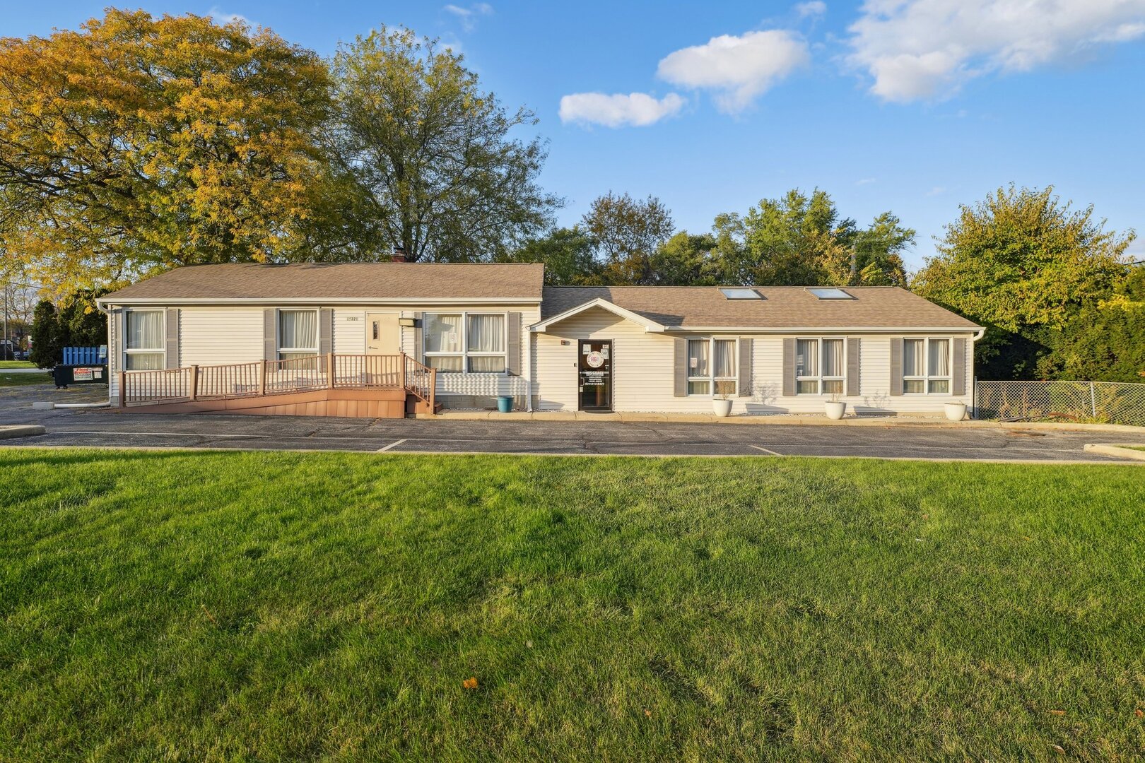 1S221 Summit Avenue Oakbrook Terrace IL 60181
