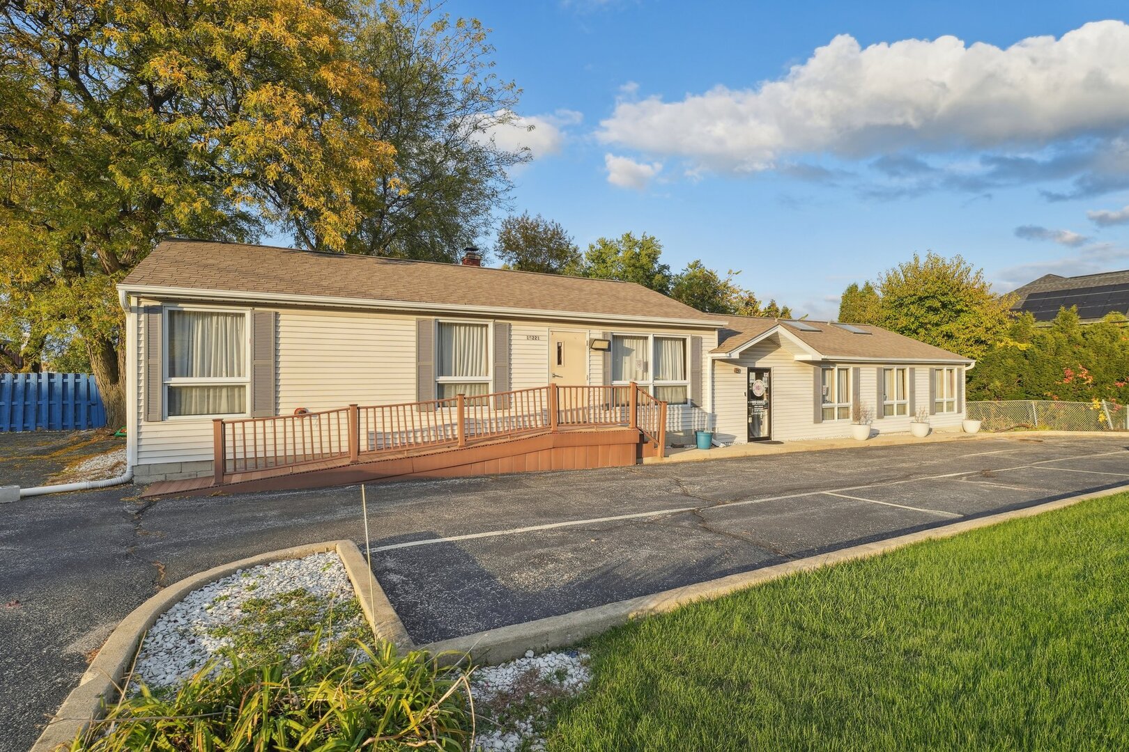 1S221 Summit Avenue Oakbrook Terrace IL 60181