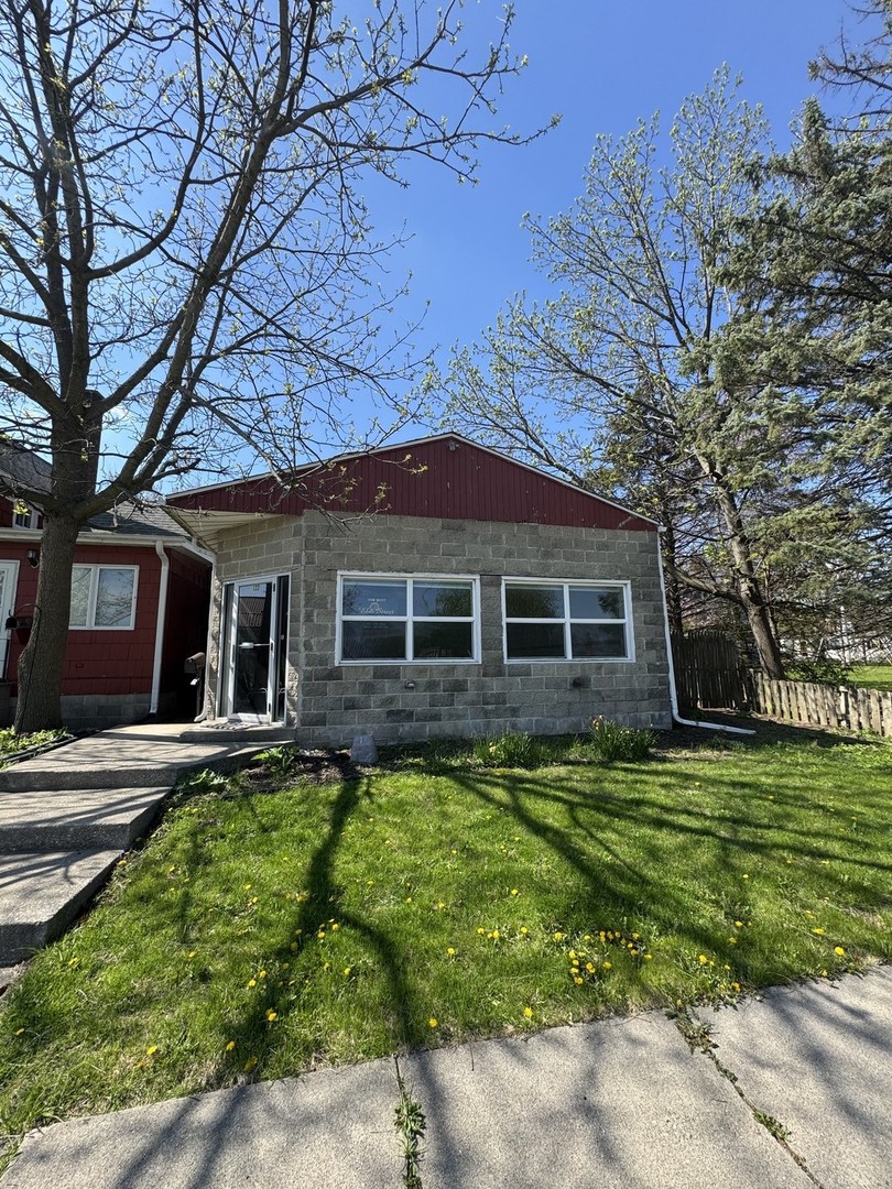 122 West Page Street Sycamore IL 60178