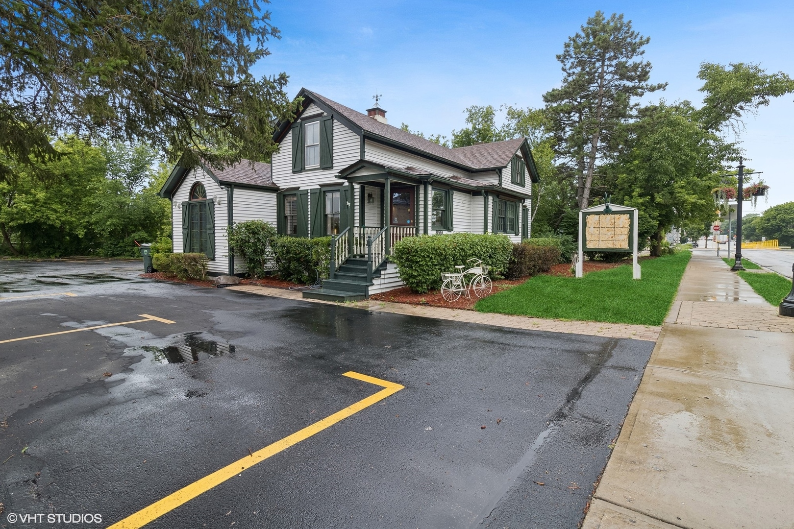 438 North Hough Street Barrington IL 60010