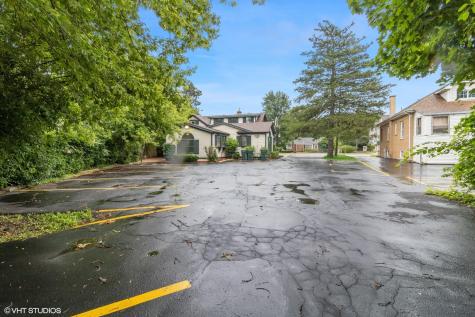 438 North Hough Street Barrington IL 60010