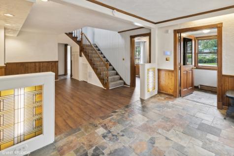438 North Hough Street Barrington IL 60010