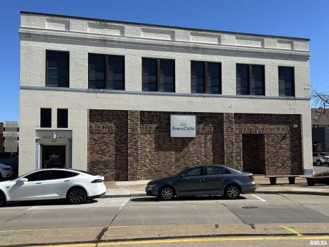 524 15TH Street Moline IL 61265