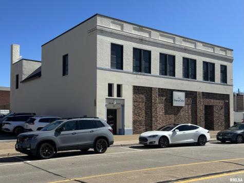 524 15TH Street Moline IL 61265