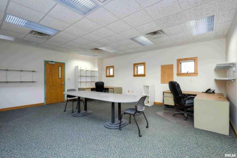 479 27TH Street East Moline IL 61244