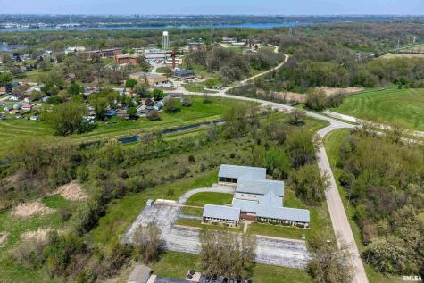 479 27TH Street East Moline IL 61244