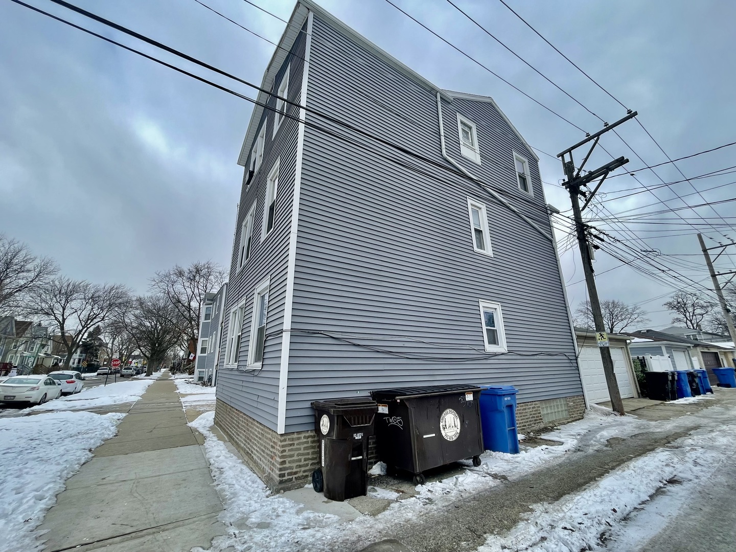 4155 West Roscoe Street Chicago IL 60641