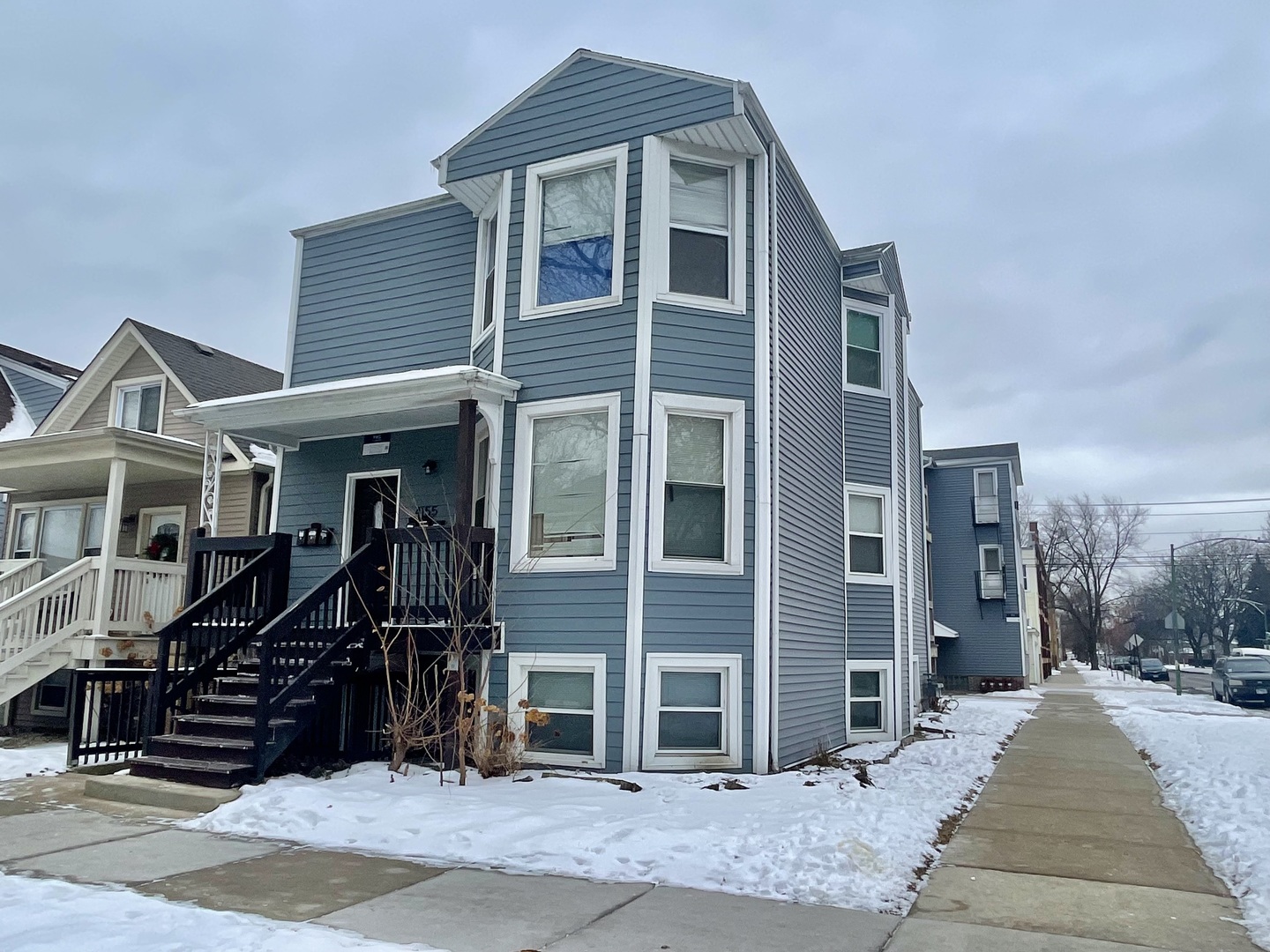 4155 West Roscoe Street Chicago IL 60641