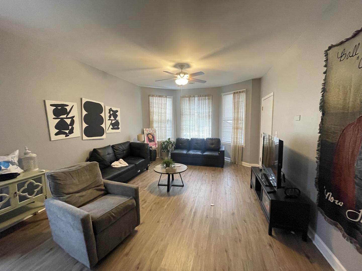 4155 West Roscoe Street Chicago IL 60641
