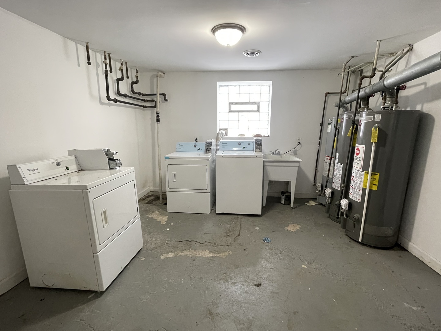 4155 West Roscoe Street Chicago IL 60641