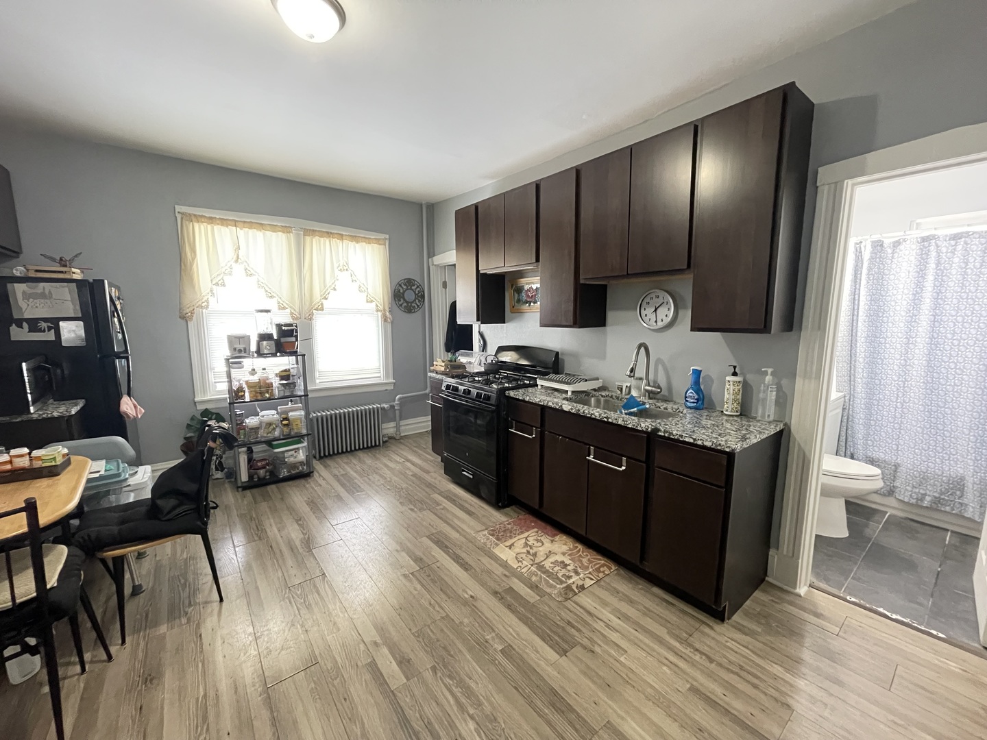 4155 West Roscoe Street Chicago IL 60641