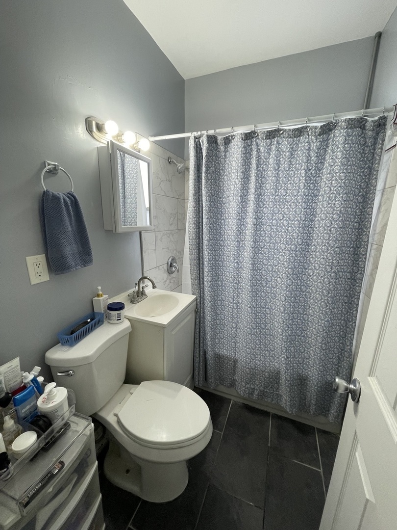 4155 West Roscoe Street Chicago IL 60641