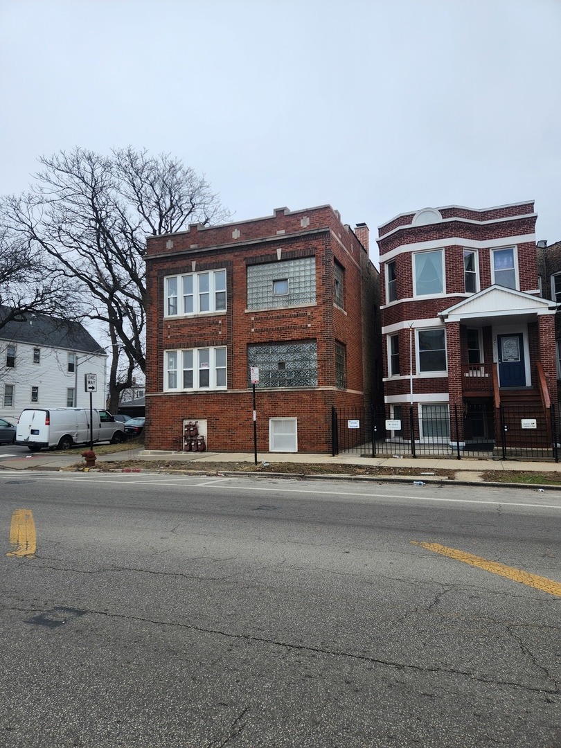 4355 West Le Moyne Street Chicago IL 60651