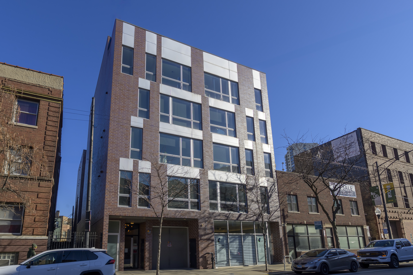 4027 North Broadway Street Chicago IL 60613